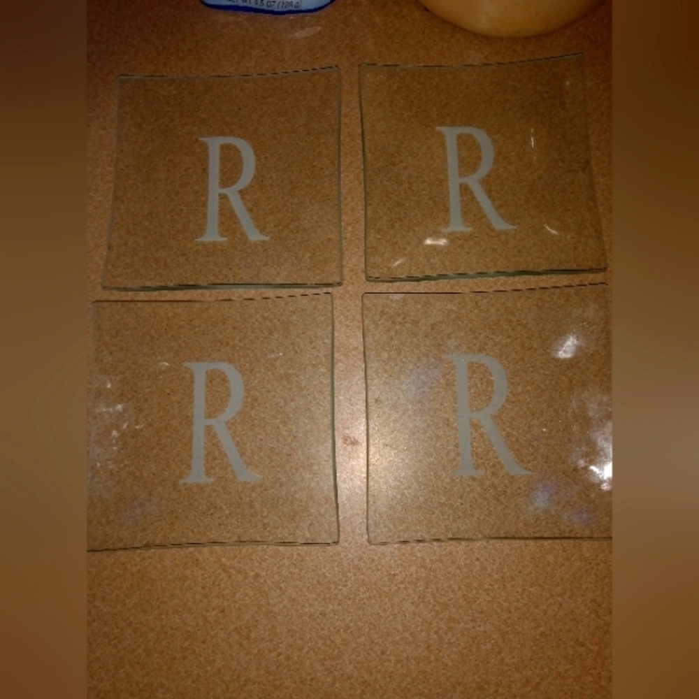 Set of 4 Glass Plates With Letter R